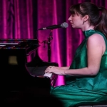 Piyano Başında Bir Şehir Ozanı